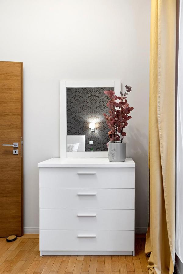 City Heart Retreat Elegant Apartment Bucharest Exterior photo