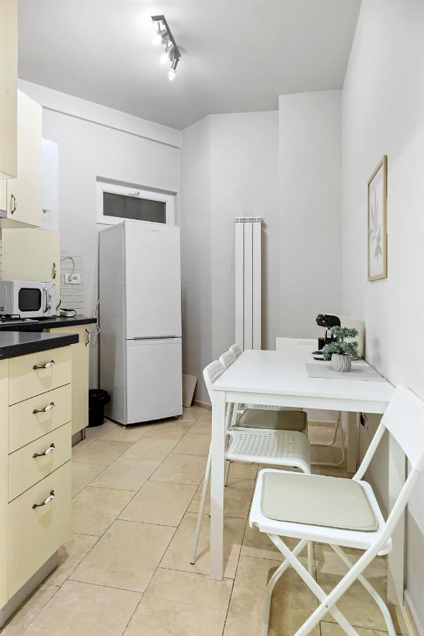 City Heart Retreat Elegant Apartment Bucharest Exterior photo